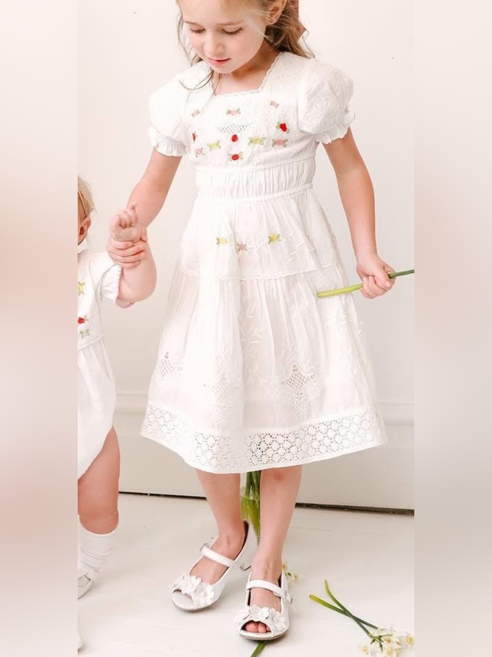 Ivy City Co Heidi White Floral Embroidered Girls Dress Size 9-10T